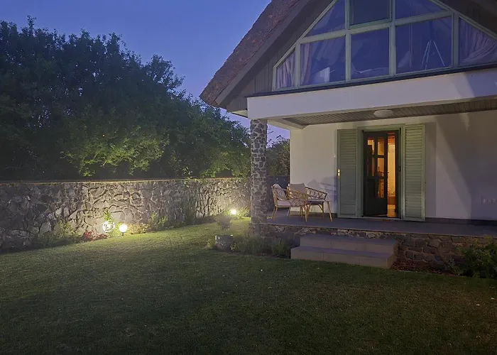 וילה Zanzara Pakozd